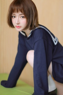 边吃奶边摸下很爽视频